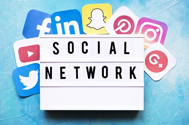 اهمیت شبکه های اجتماعی و سوشال مدیا در دانا مارکتینگ